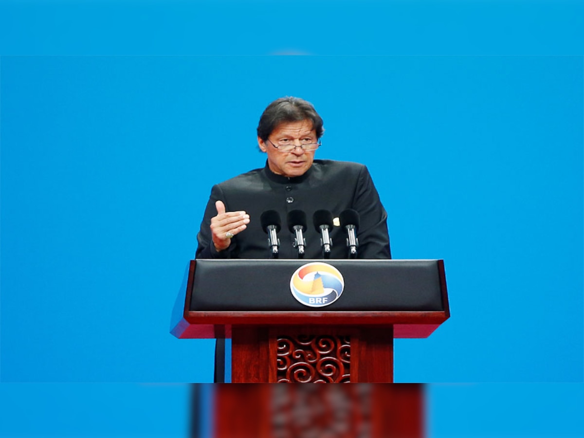 चीनमध्ये पाकिस्तान पंतप्रधानांचा अपमान, सोशल मीडियावर खिल्ली  title=