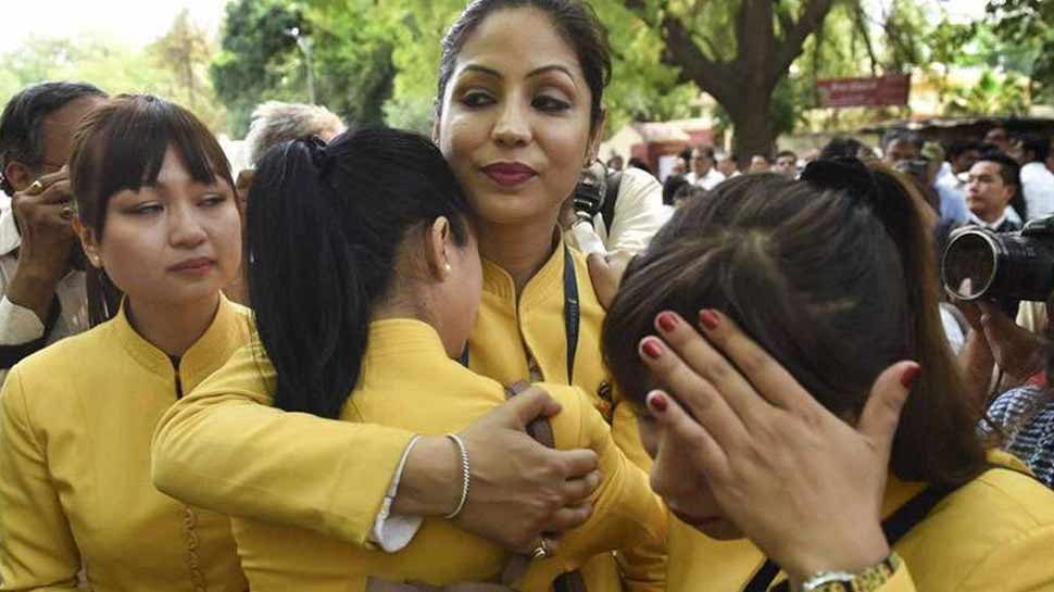 जेट एअरवेजच्या कर्मचाऱ्यांना नोकरी देण्यासाठी 'या' कंपनीचा पुढाकार जेट एअरवेजच्या कर्मचाऱ्यांना नोकरी देण्यासाठी 'या' कंपनीचा पुढाकार