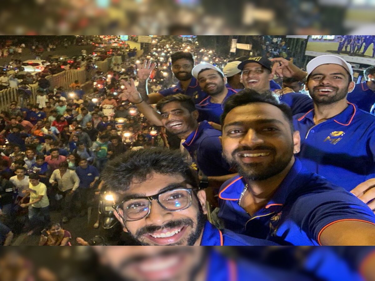IPL 2019: मुंबईच्या विजयी मिरवणुकीत पुणेरी ढोल! चाहत्यांचा जल्लोष title=