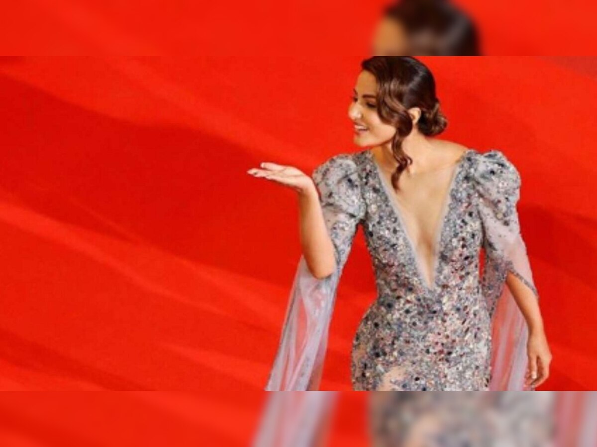 Cannes 2019: पदार्पणातच रेड कार्पेटवर हिना खान 'चमकली'  title=