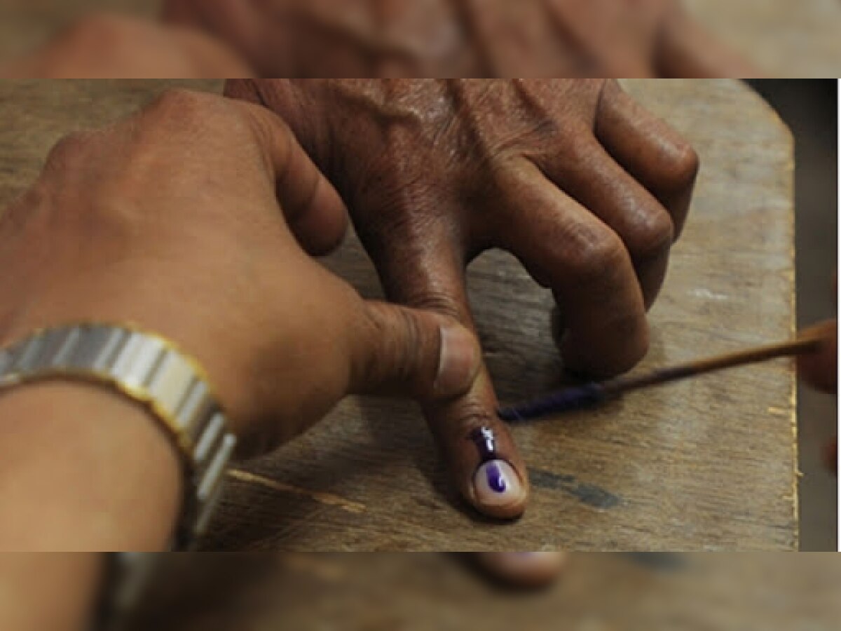 'भाजपविरोधात मतदान करू म्हणून त्यांनी पाचशे रुपये देऊन आमच्या बोटावर शाई लावली' title=