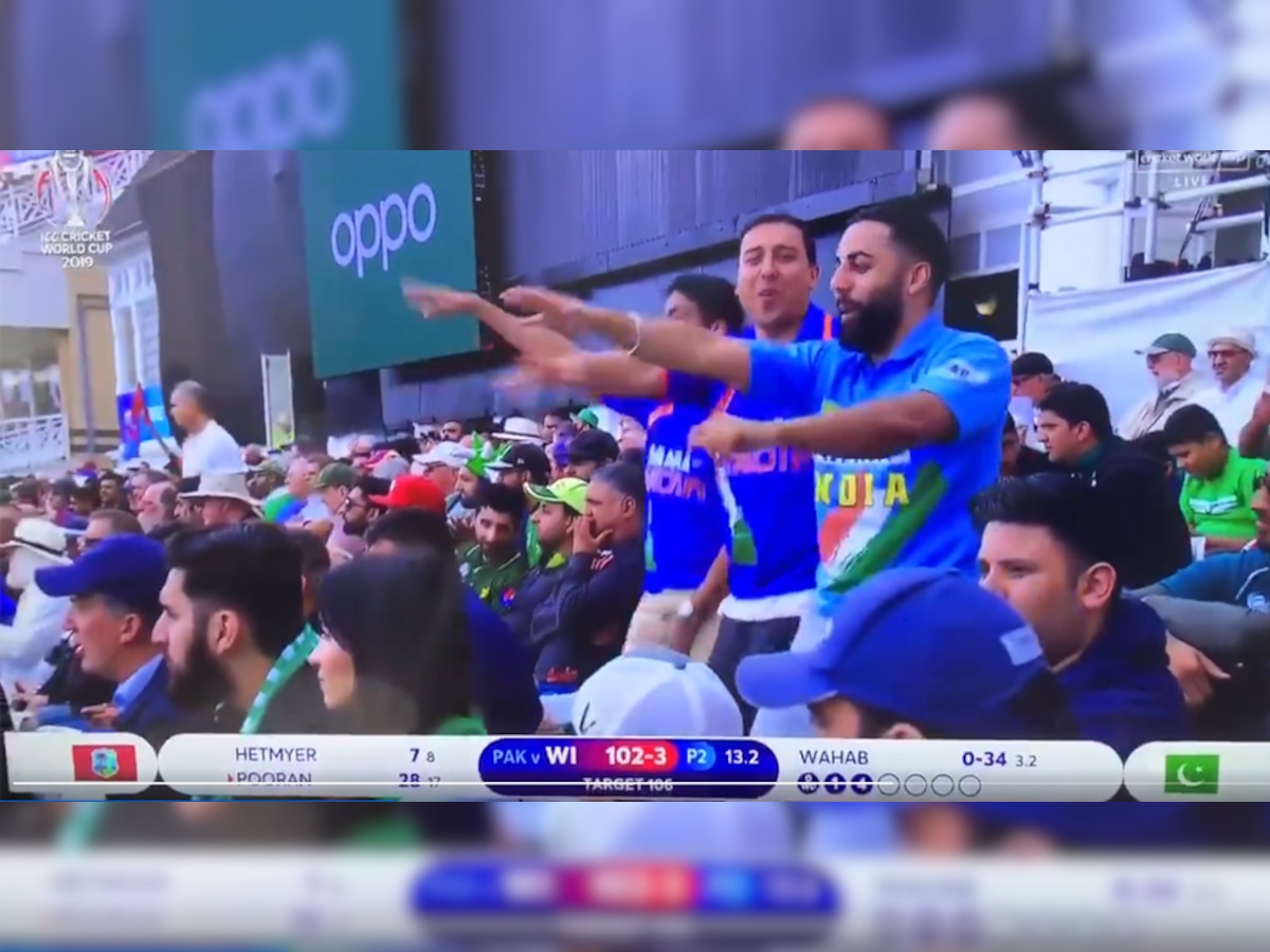 World Cup 2019 : पाकिस्तानचा लाजीरवाणा पराभव, भारतीय चाहत्यांचा स्टेडियममध्ये जल्लोष title=