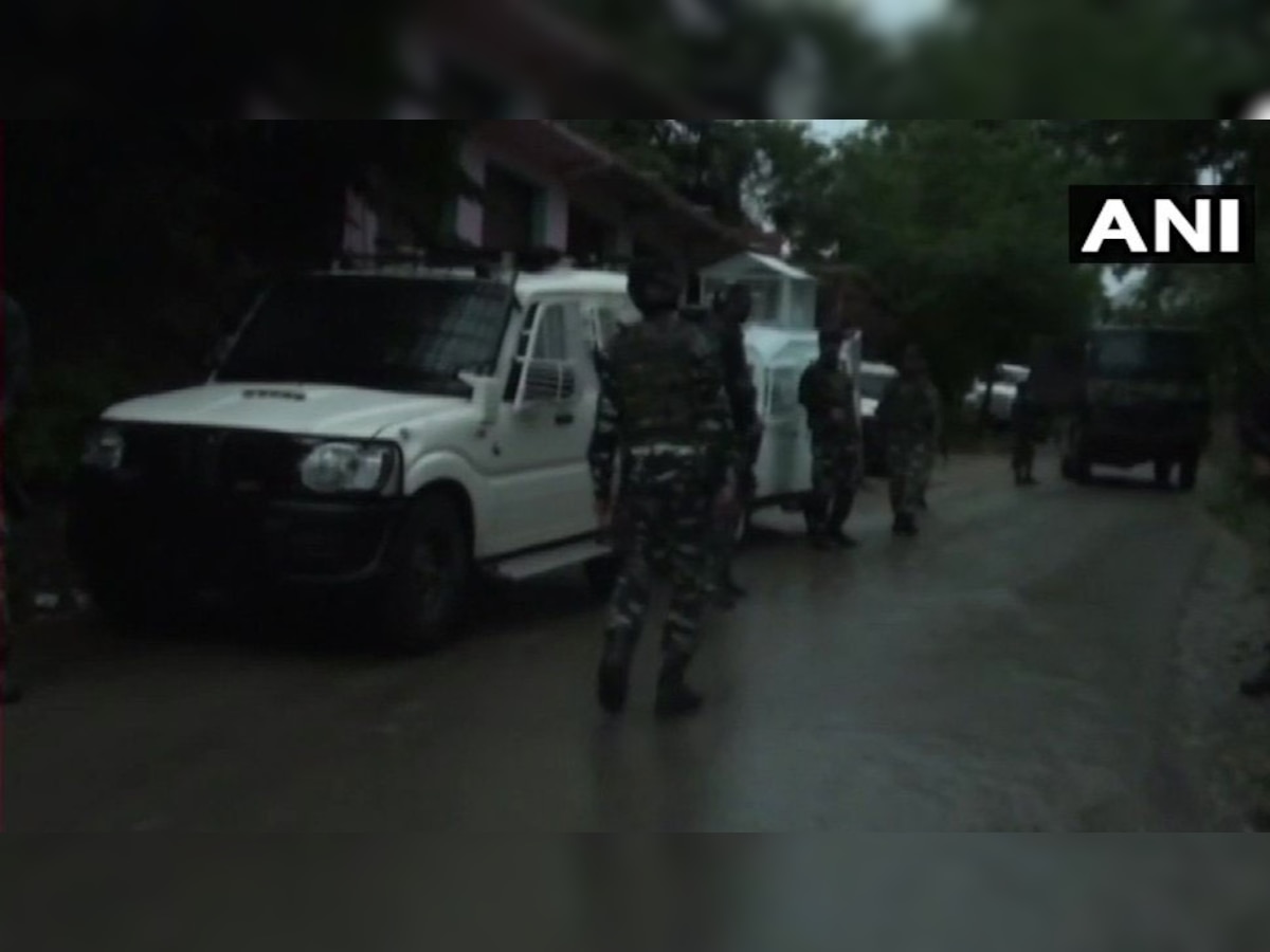 #JammuKashmir  : शोपियानमधील चकमकीत दोन दहशतवादी ठार; मोठा शस्त्रसाठा जप्त title=