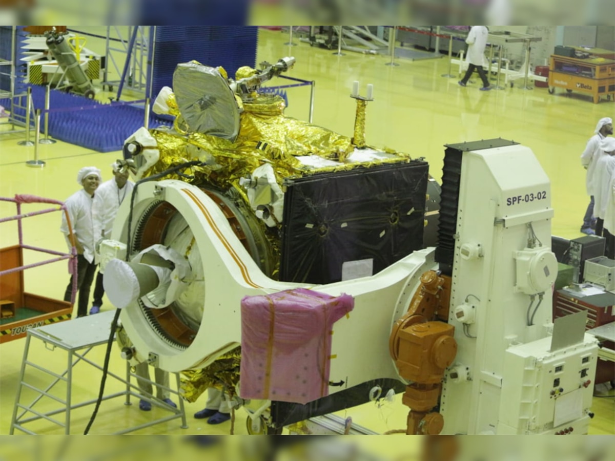 मिशन चांद्रयान- २ मोहीम, १५ जुलैला अवकाशात झेपावणार title=