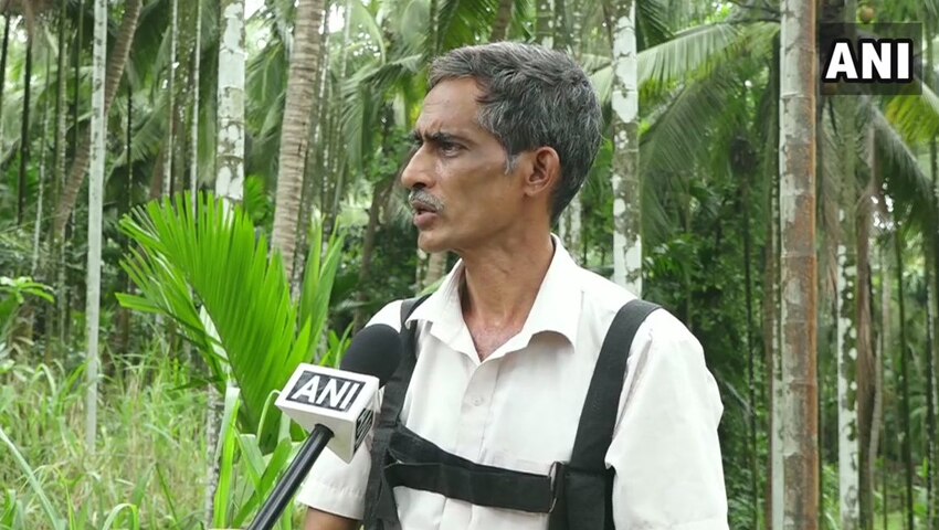 शेतकऱ्याने यंत्र तयार केले. शेतकऱ्याने यंत्र तयार केले.