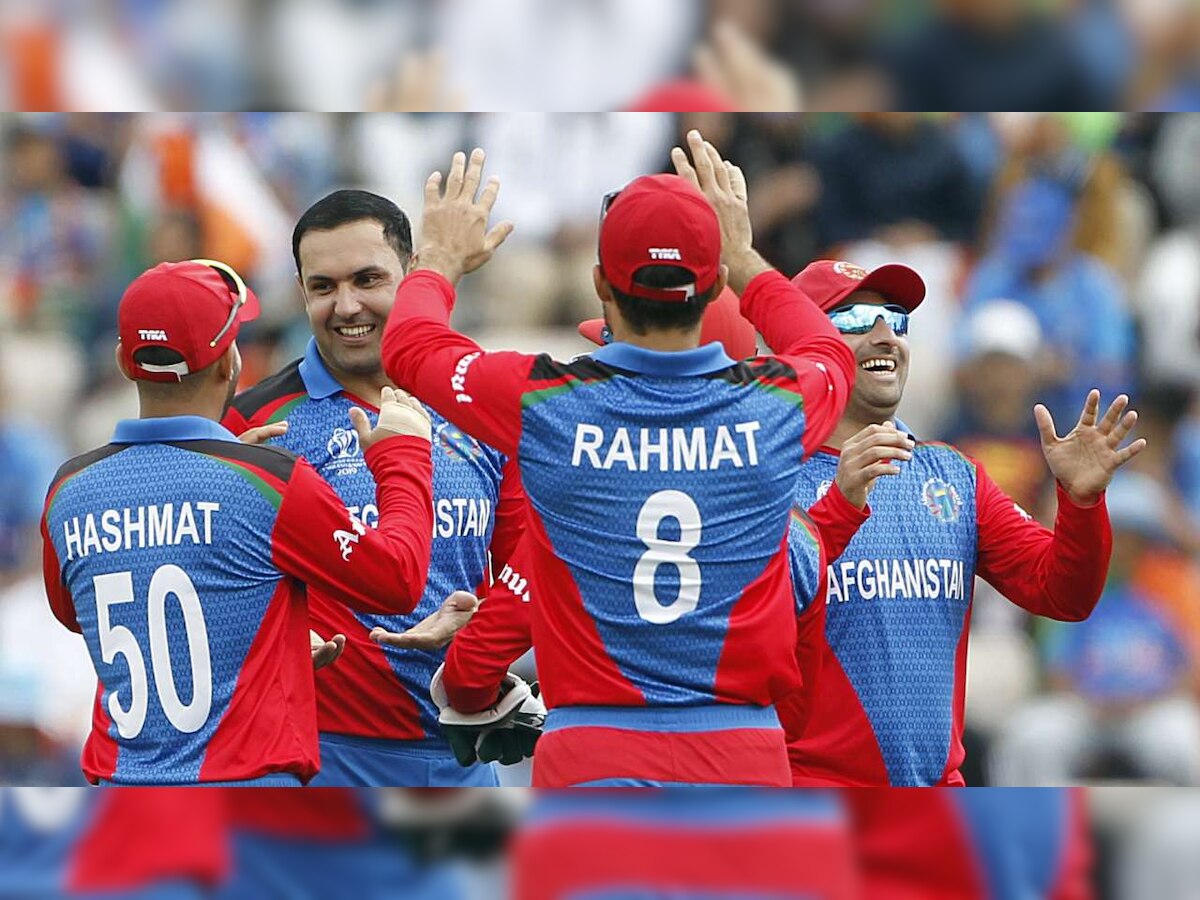 World Cup 2019 : अफगाणी बॉलिंगपुढे टीम इंडियाचा संघर्ष, ५० ओव्हरमध्ये २२४ रनपर्यंत मजल title=