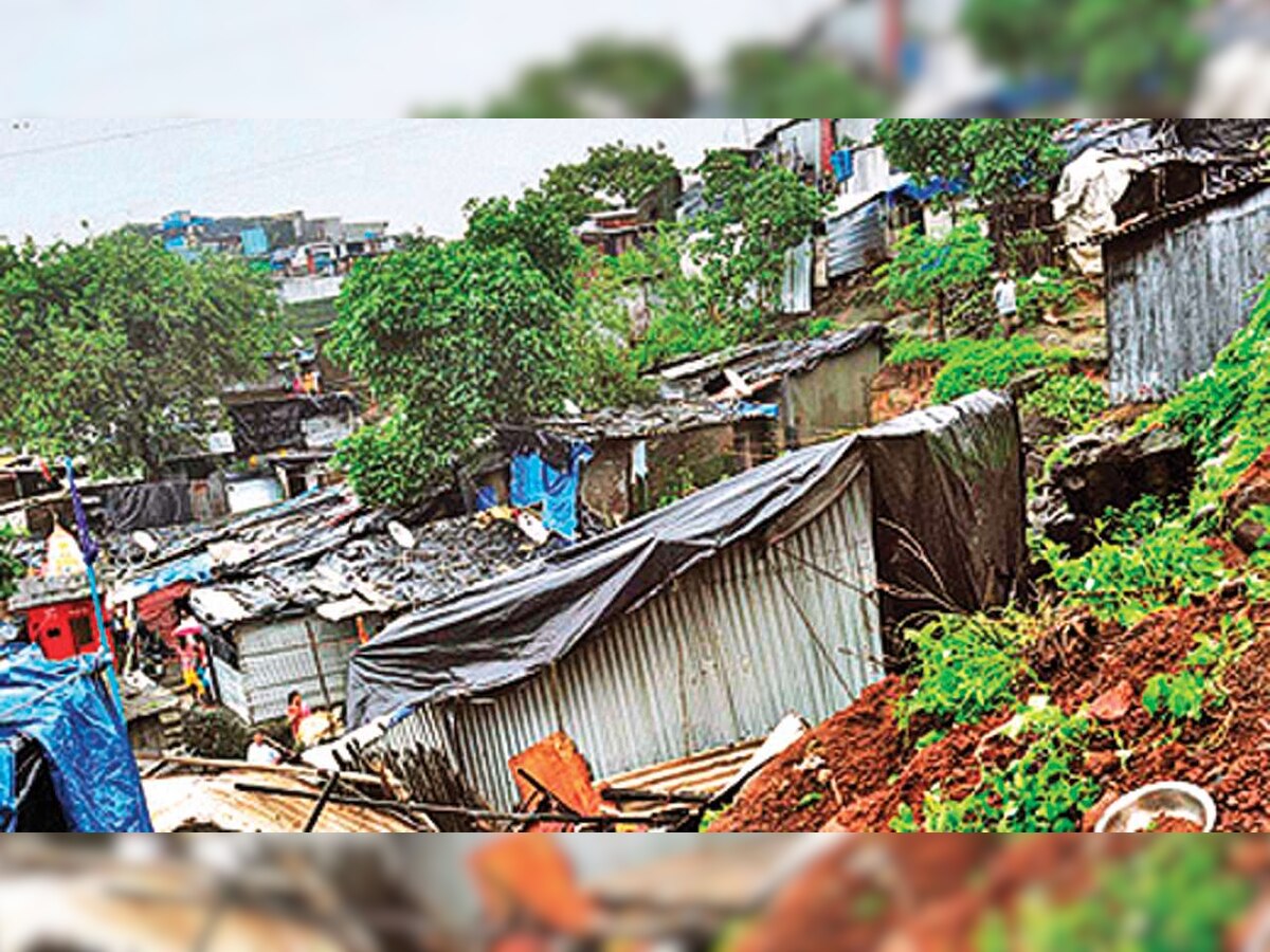 भांडुपमध्ये घरांवर संरक्षक भिंत कोसळली; ढिगाऱ्याखालून पाच जणांना बाहेर काढण्यात यश title=