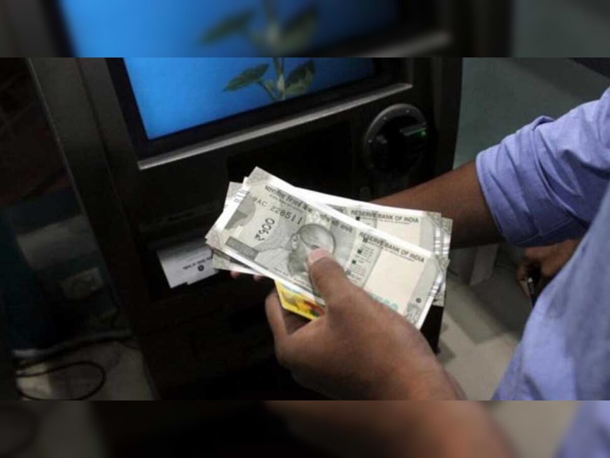 चोरांनी 'एटीएम'मधून पैसेही काढले पण बँकेला थांगपत्ताही लागला नाही title=