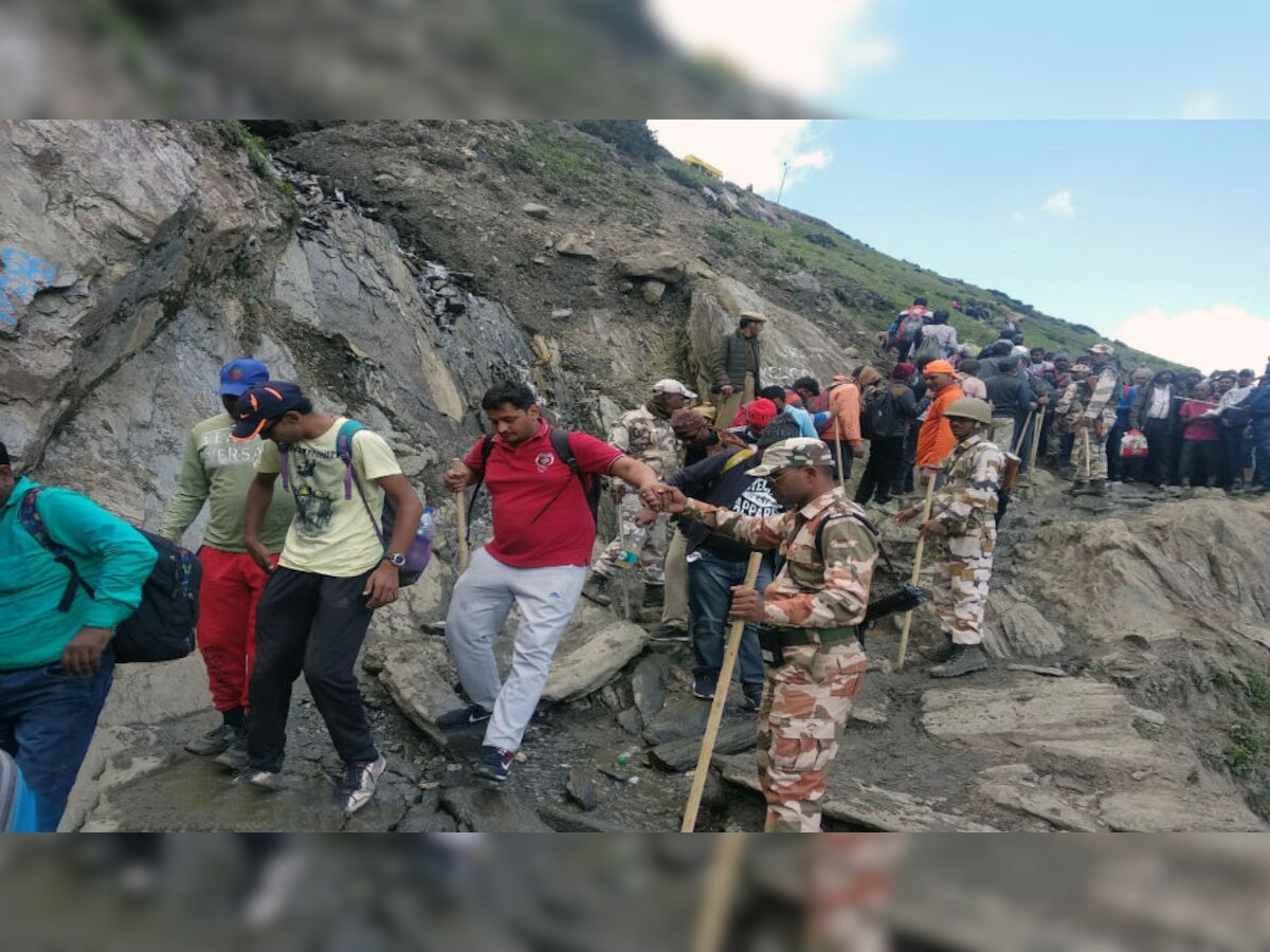 अमरनाथ यात्रा रोखली, पर्यटकांना काश्मीर खाली करण्याचं आवाहन title=