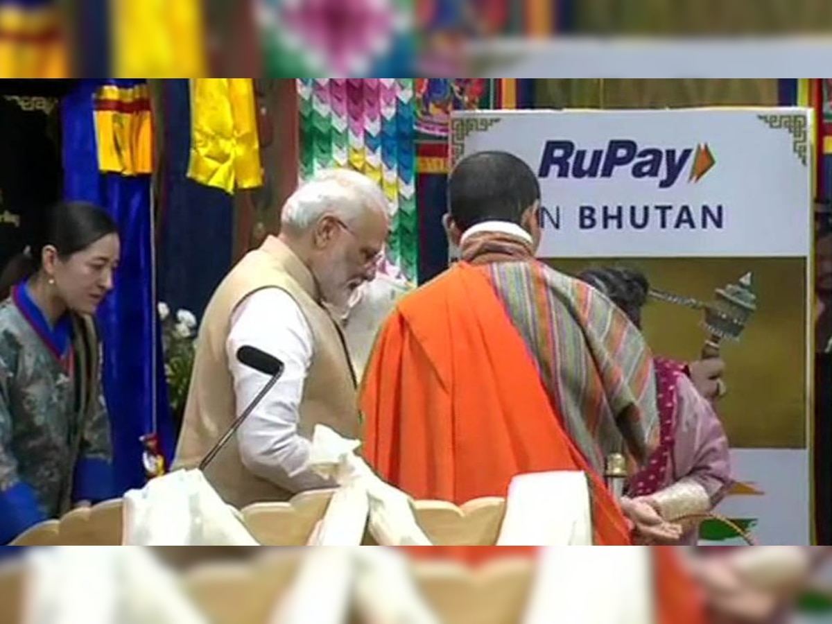 पंतप्रधान मोदींनी भूतानमध्येही भारताचं RuPay कार्ड केलं लॉन्च  title=