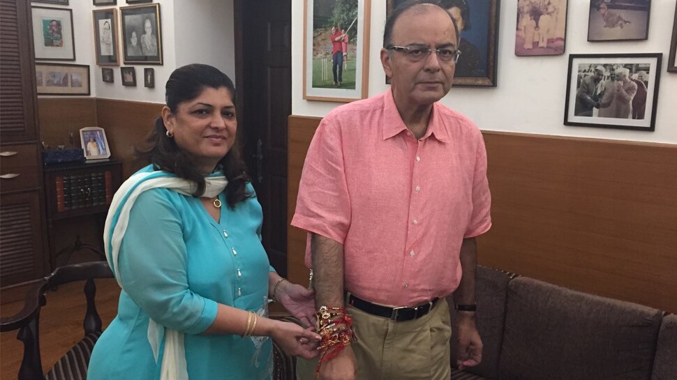 जेटलींचे रक्षाबंधनाचे फोटो जेटलींचे रक्षाबंधनाचे फोटो