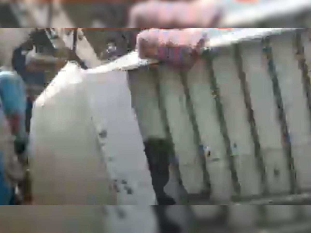मुंबई-गोवा महामार्गावर भीषण अपघात; ३० जखमी title=