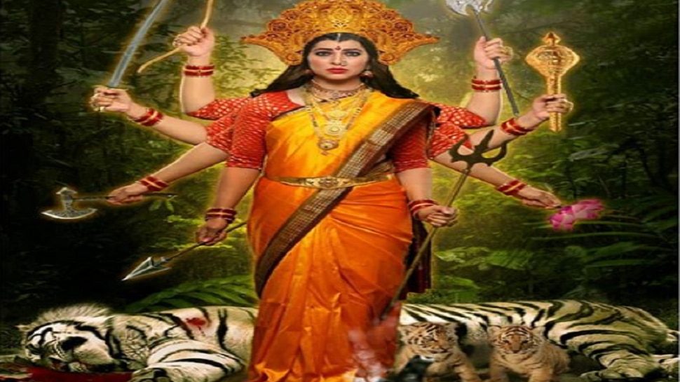 'भेगाळलेल्या भूमीवर फासावर लटकलेल्या भूमिपुत्रांची माता मी'- तुळजाभवानी 'भेगाळलेल्या भूमीवर फासावर लटकलेल्या भूमिपुत्रांची माता मी'- तुळजाभवानी