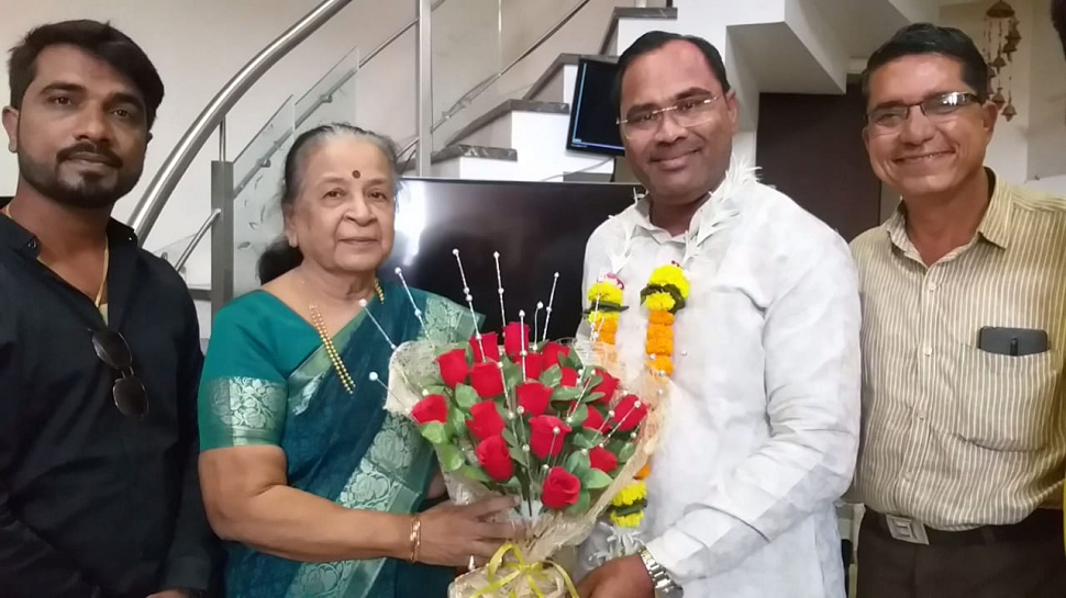 मुख्यमंत्र्यांच्या काकू विजयी जोरगेवार यांच्या भेटीला Maharashtra