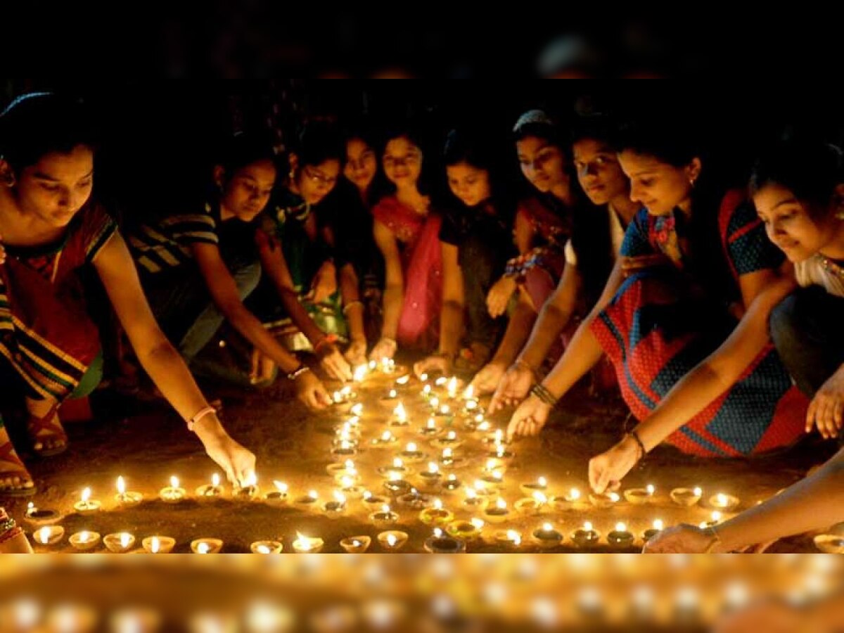 Diwali 2019 : तेजपर्वाची उत्साहात सुरुवात title=