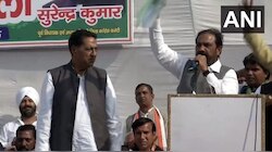 प्रियंका गांधींऐवजी काँग्रेस नेत्याकडून प्रियांका चोप्राच्या नावाची घोषणाबाजी 