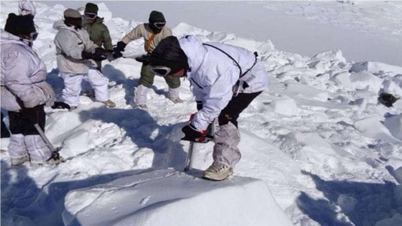 रक्त गोठवणाऱ्या थंडीत &#039;स्नो ग्लासेस&#039;अभावी सैनिकांचा संघर्ष 