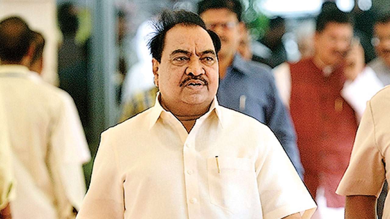 खडसे आणि पवारांची अज्ञातस्थळी भेट, अर्धा तास चर्चा ...