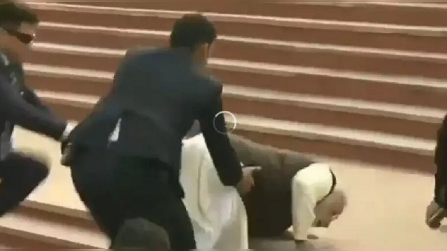 Stairs of Atal Ghat will be rebuilt after PM Narendra Modi fell down ...