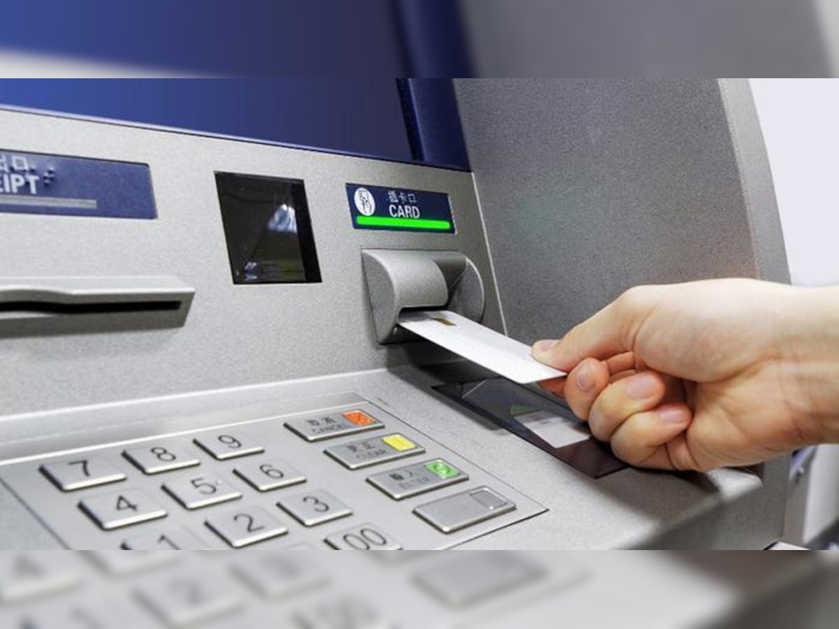 SBI च्या ग्राहकांसाठी गुडन्यूज, नवीन वर्षात ATM मधून पैसे काढताना OTP  title=