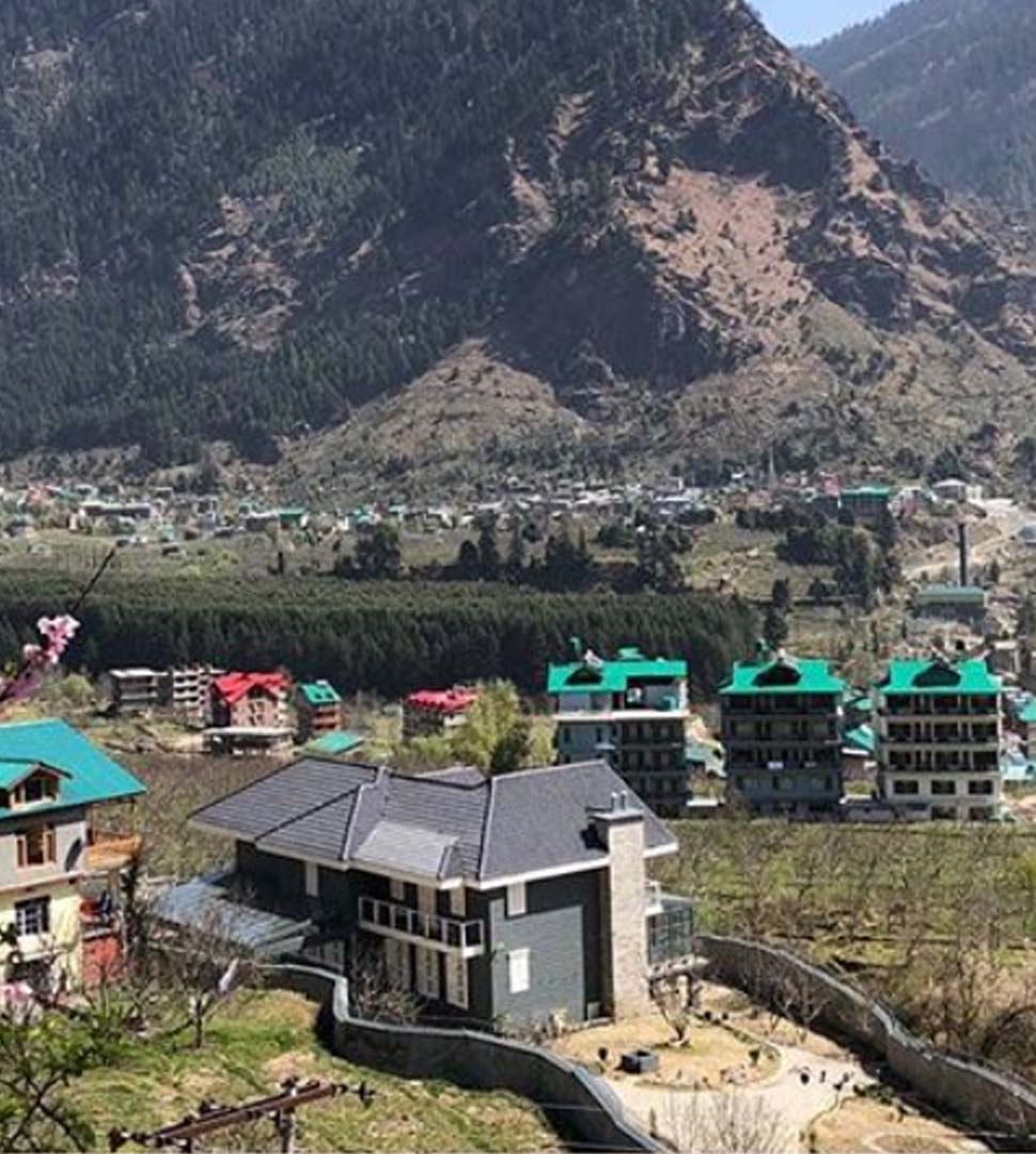 बहीण रंगोली कायम तिच्या घरी येत असते बहीण रंगोली कायम तिच्या घरी येत असते