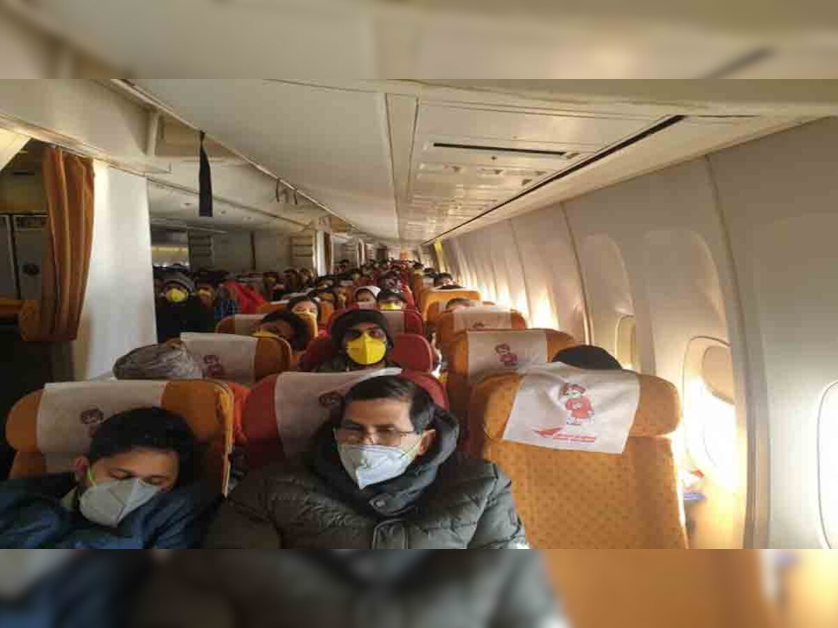 Coronavirus: भारतीयांना घेऊन चीनमधून दुसरं विमान भारतात दाखल title=