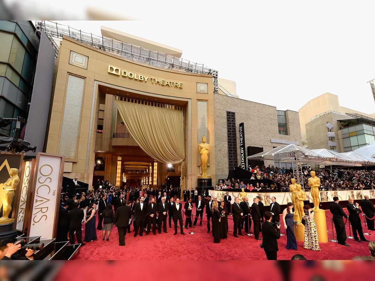 Oscars2020 : ऑस्करसाठी अंथरलेल्या रेड कार्पेटची किंमत ऐकून धक्काच बसेल  title=