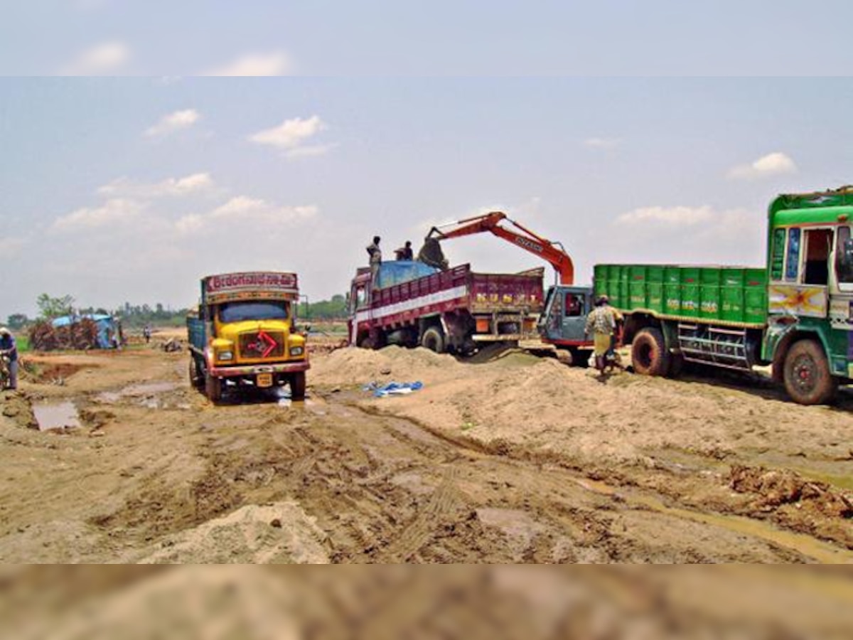 शिरूरच्या महिला तहसीलदारांना वाळूमाफियांकडून धमकवण्याचा प्रयत्न  title=