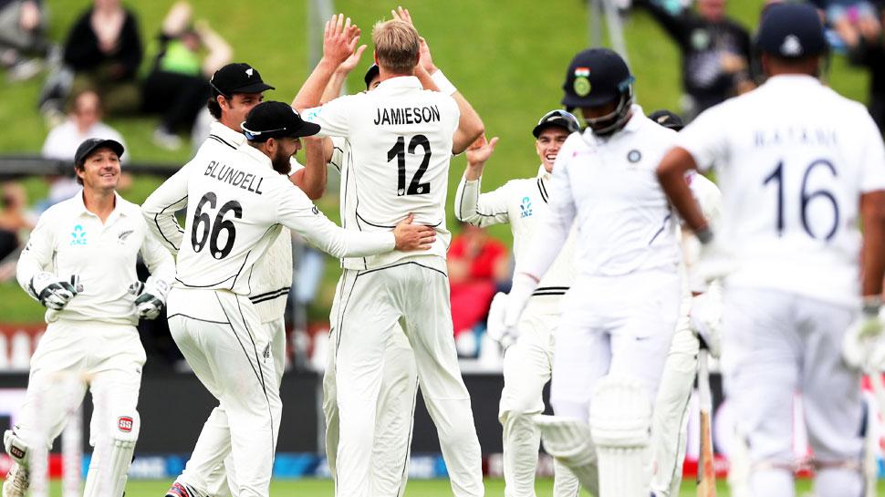 वेलिंग्टन टेस्टमध्ये न्यूझीलंडच्या माऱ्यासमोर भारताच्या फलंदाजांचा संघर्ष