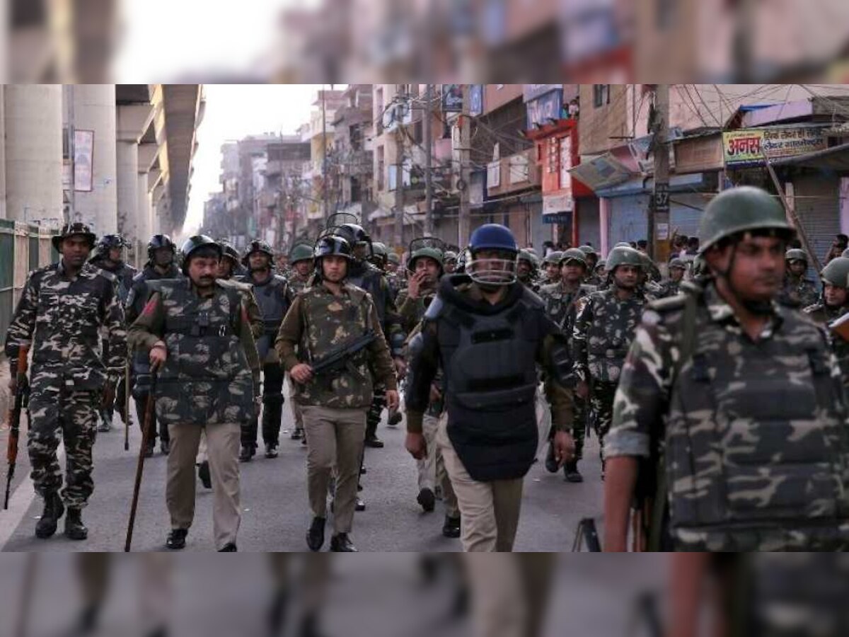 Delhi Riots: नाल्यात सापडला गुप्तचर यंत्रणेच्या कर्मचाऱ्याचा मृतदेह  title=