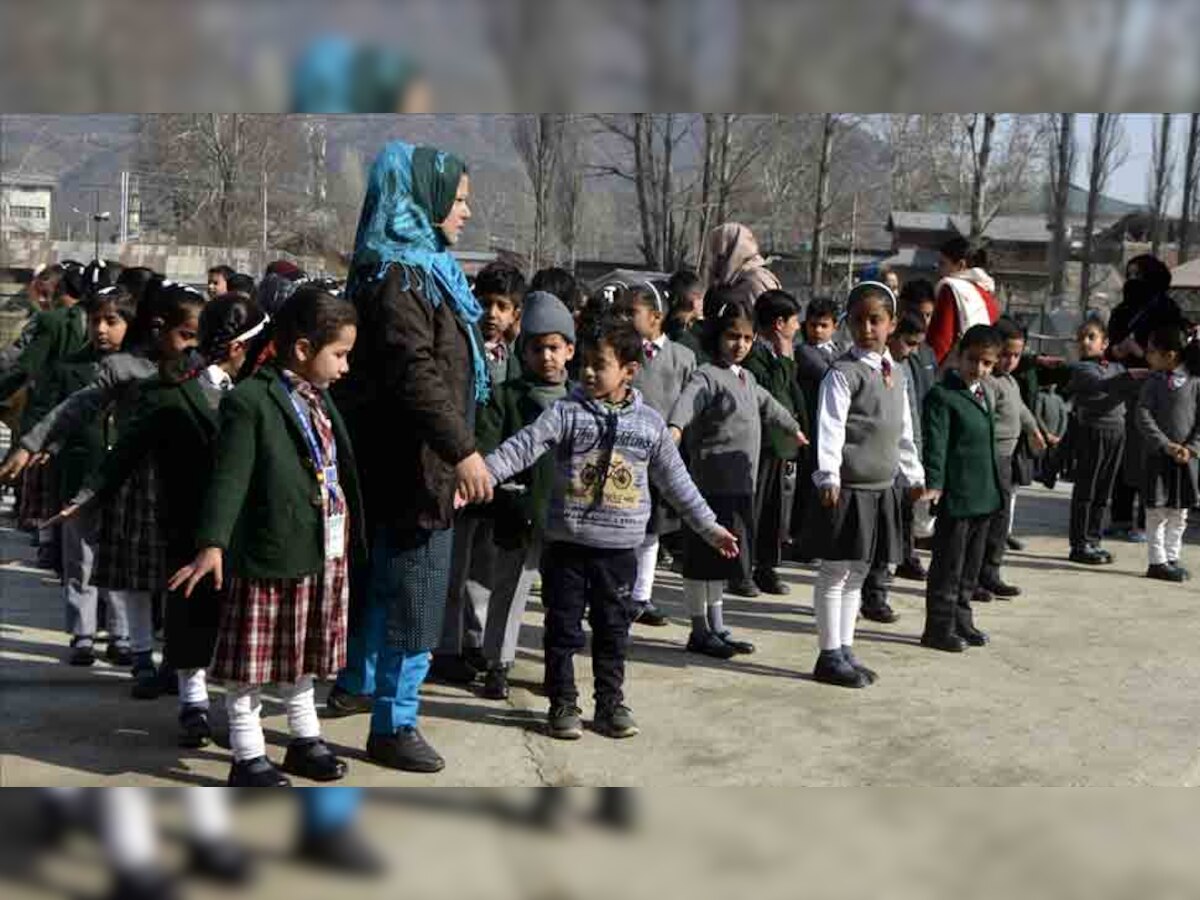 जम्मू-काश्मीरमध्ये कोरोना व्हायरसचा पहिला रुग्ण, सर्व शाळा ३१ मार्चपर्यंत बंद title=