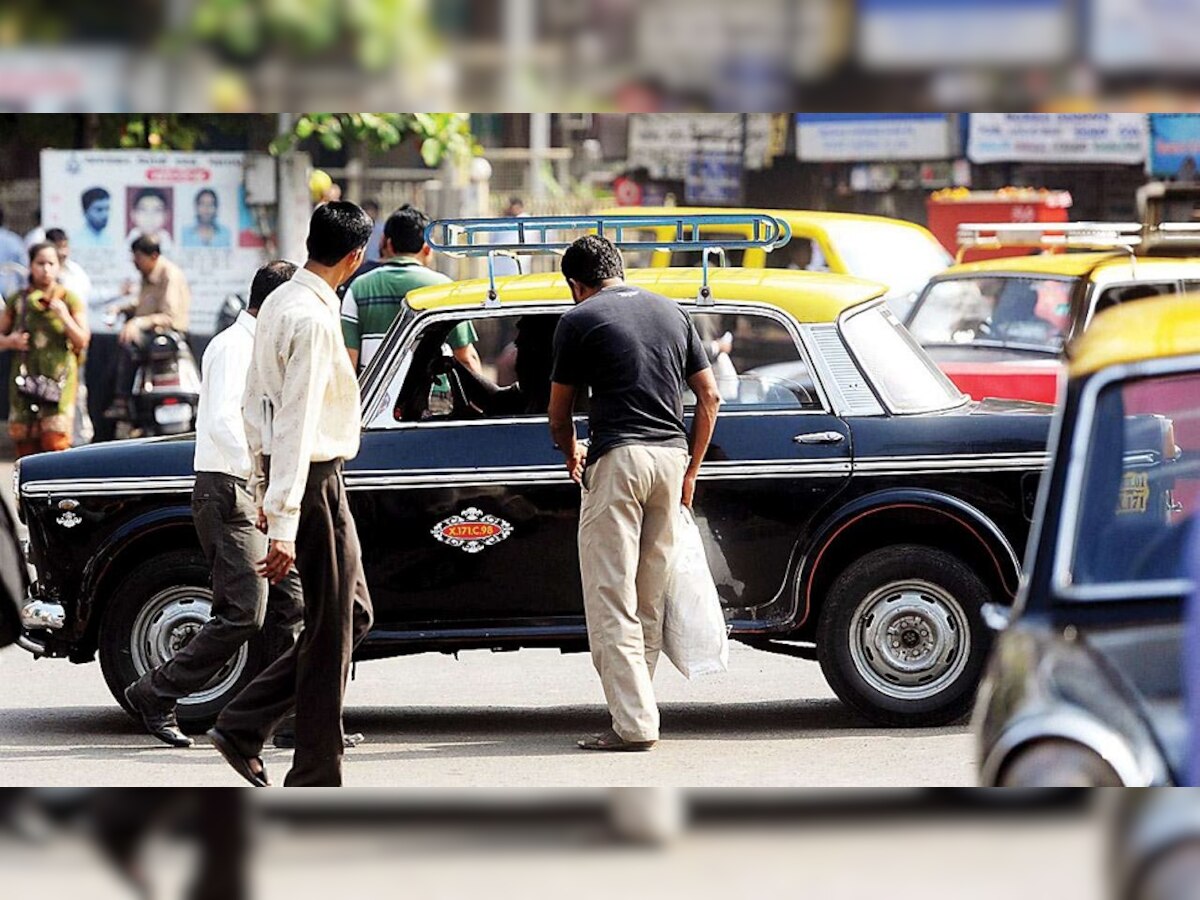 आता बँकेचे हप्ते कसे फेडायचे; कोरोनामुळे टॅक्सीचालकांवर संकट title=