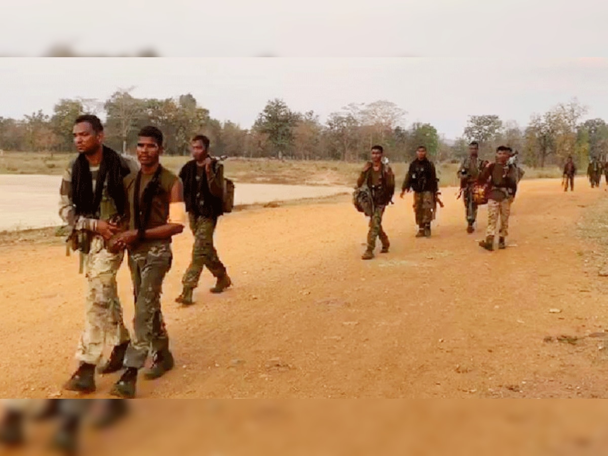 छत्तीसगड : सूकमामध्ये नक्षलवाद्यांशी चकमकीत १७ जवान शहीद title=