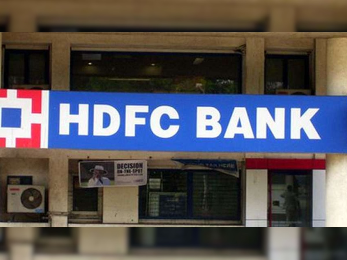 ATM व्हॅन थेट ग्राहकांच्या घरासमोर; HDFC बँकेचा मोठा निर्णय title=