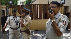 कोरोना संकटात आता वाइन शॉपचा पोलिसांवर ताण 