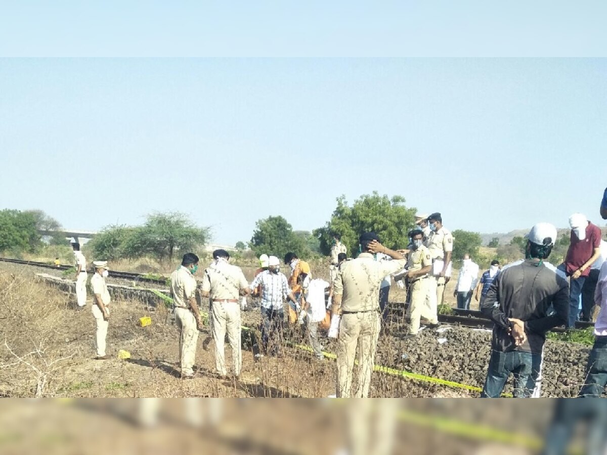 औरंगाबादमध्ये रुळांवर झोपलेल्या मजुरांना मालगाडीने चिरडले; १६ जणांचा दुर्दैवी मृत्यू title=