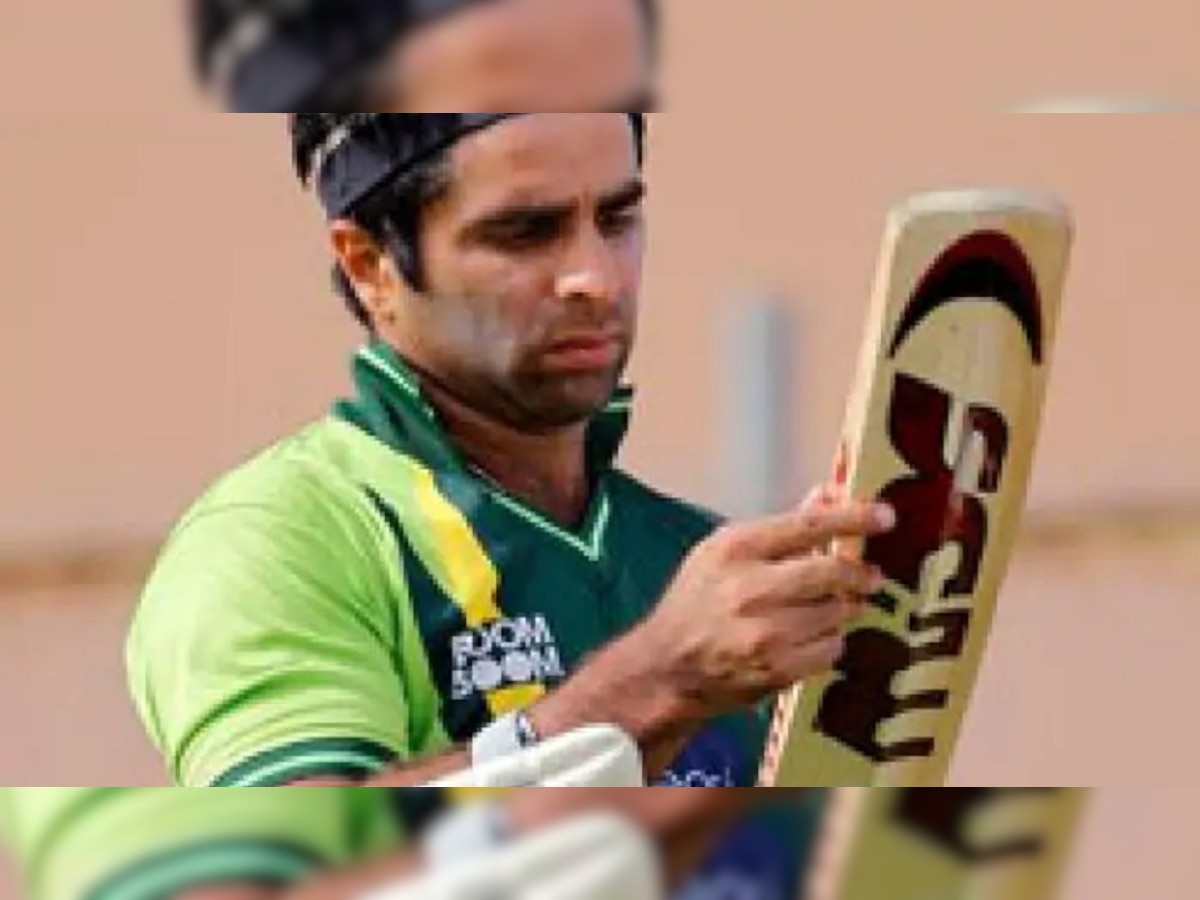 पाकिस्तानी संघाचा माजी क्रिकेटपटू कोरोनाच्या विळख्यात  title=
