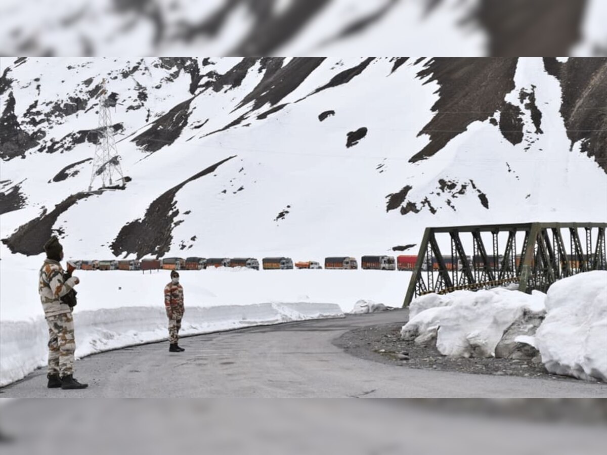 भारत-चीन तणाव: श्रीनगर-लेह महामार्ग वाहतुकीसाठी बंद title=
