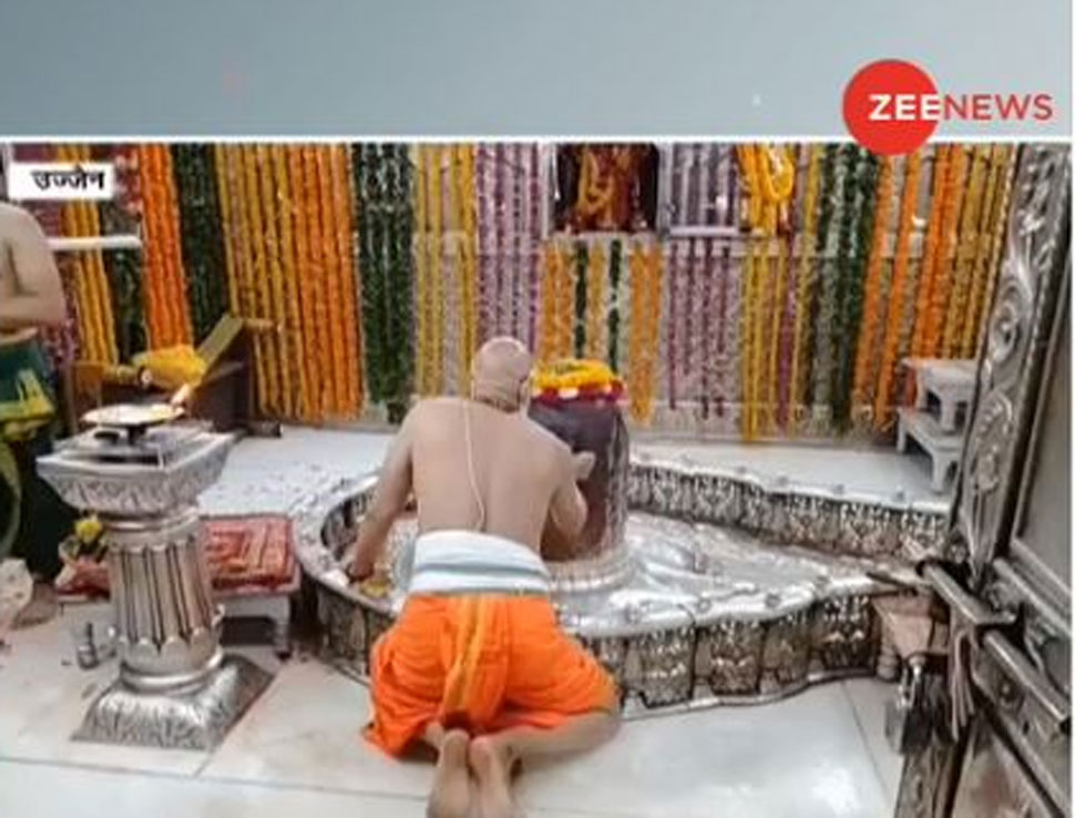 उज्जैनच्या महाकाल मंदिरात पूजा