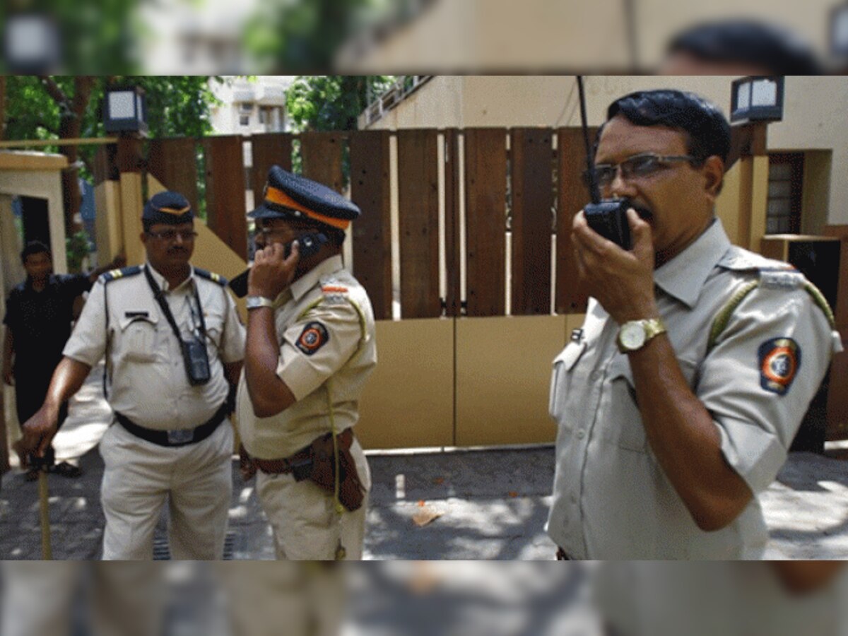  कोविड-१९। मुंबई पोलिसांना सेवा निवासस्थान ठेवण्याची राज्य सरकारची मुभा   title=
