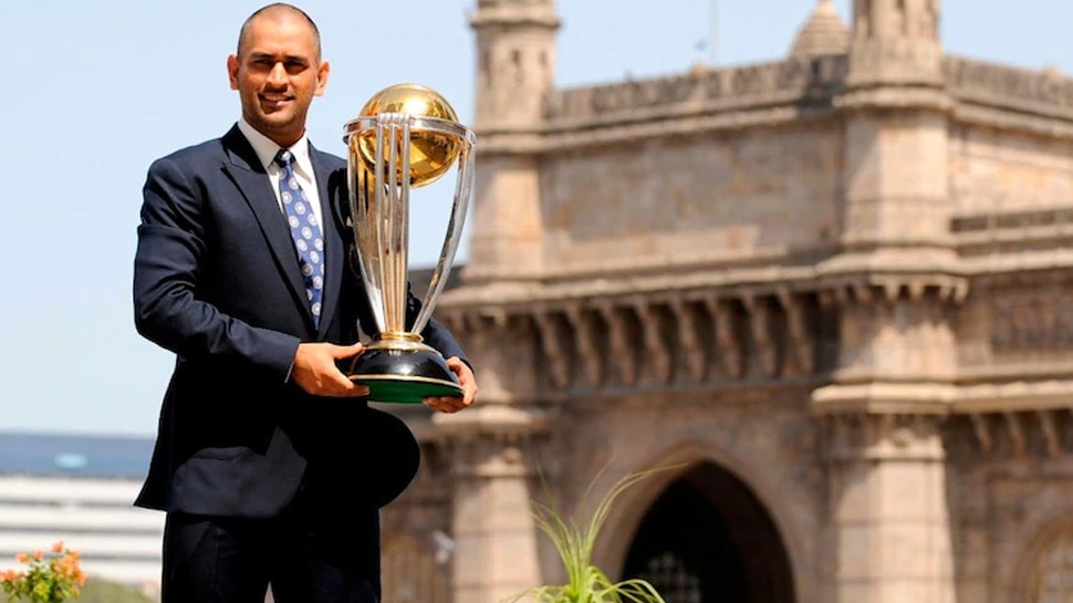 महेंद्र सिंह धोनी : 3 आयसीसी ट्रॉफी जिंकणारा एकमेव कर्णधार