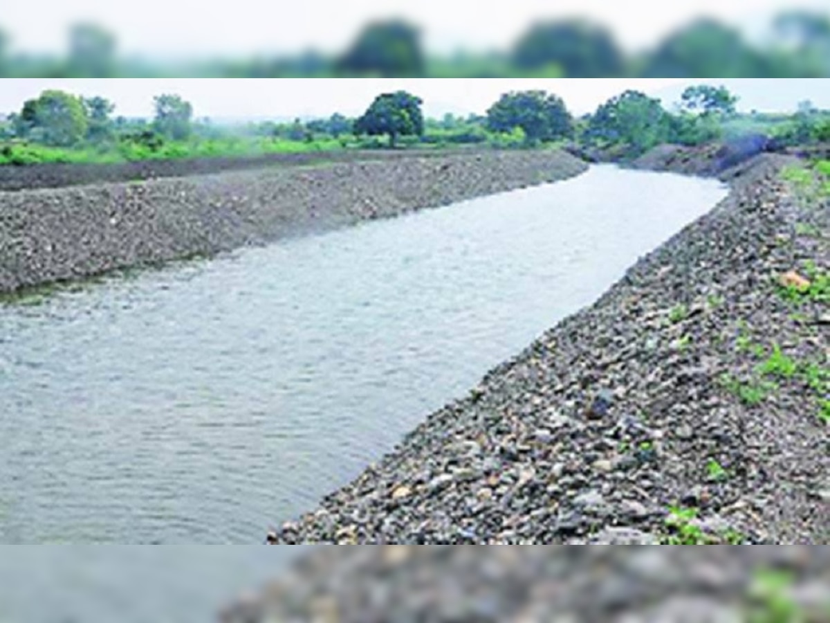 'जलयुक्त'ची खुली चौकशी करण्याचा निर्णय, फडणवीसांच्या अडचणी वाढणार ? title=