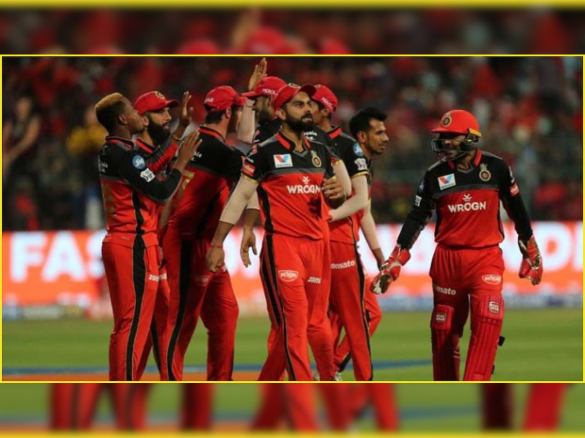 RCB च्या बॉलरच्या बोटाला 5 टाके, मुंबई विरुद्ध खेळण्याबाबत शंका title=