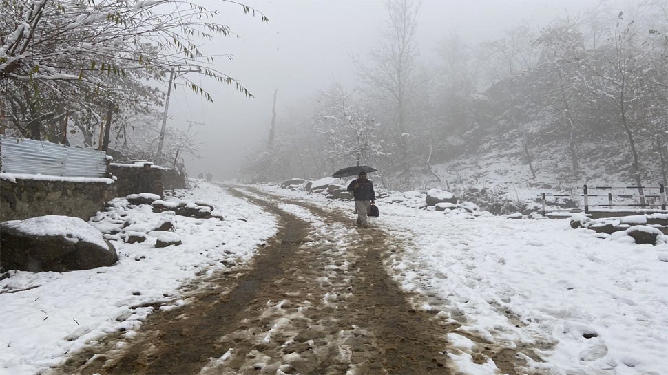 हिमवृष्टीमुळे श्रीनगर- जम्मू राष्ट्रीय राजमार्ग बंद 