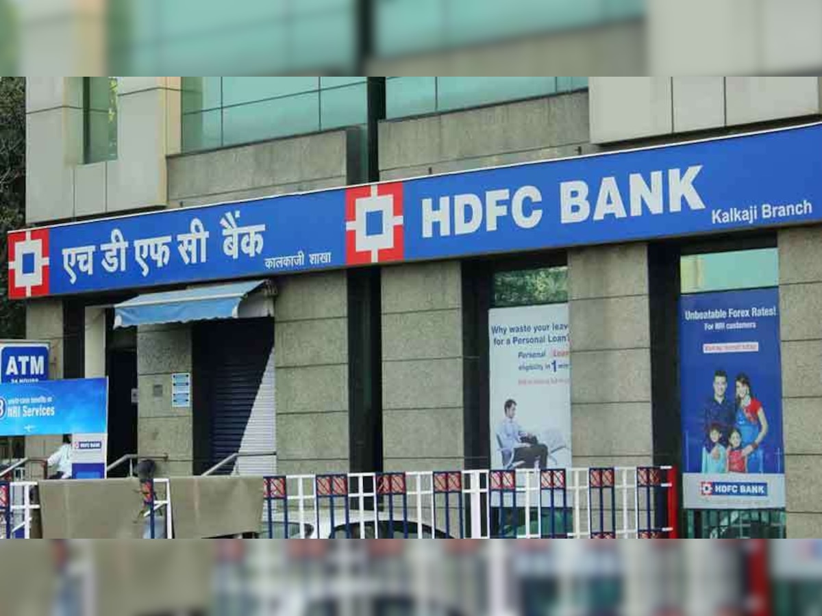 HDFC बँकेला मोठा झटका! RBIने क्रेडिट कार्ड्स, डिजिटल लॉन्चवर घातली बंदी  title=