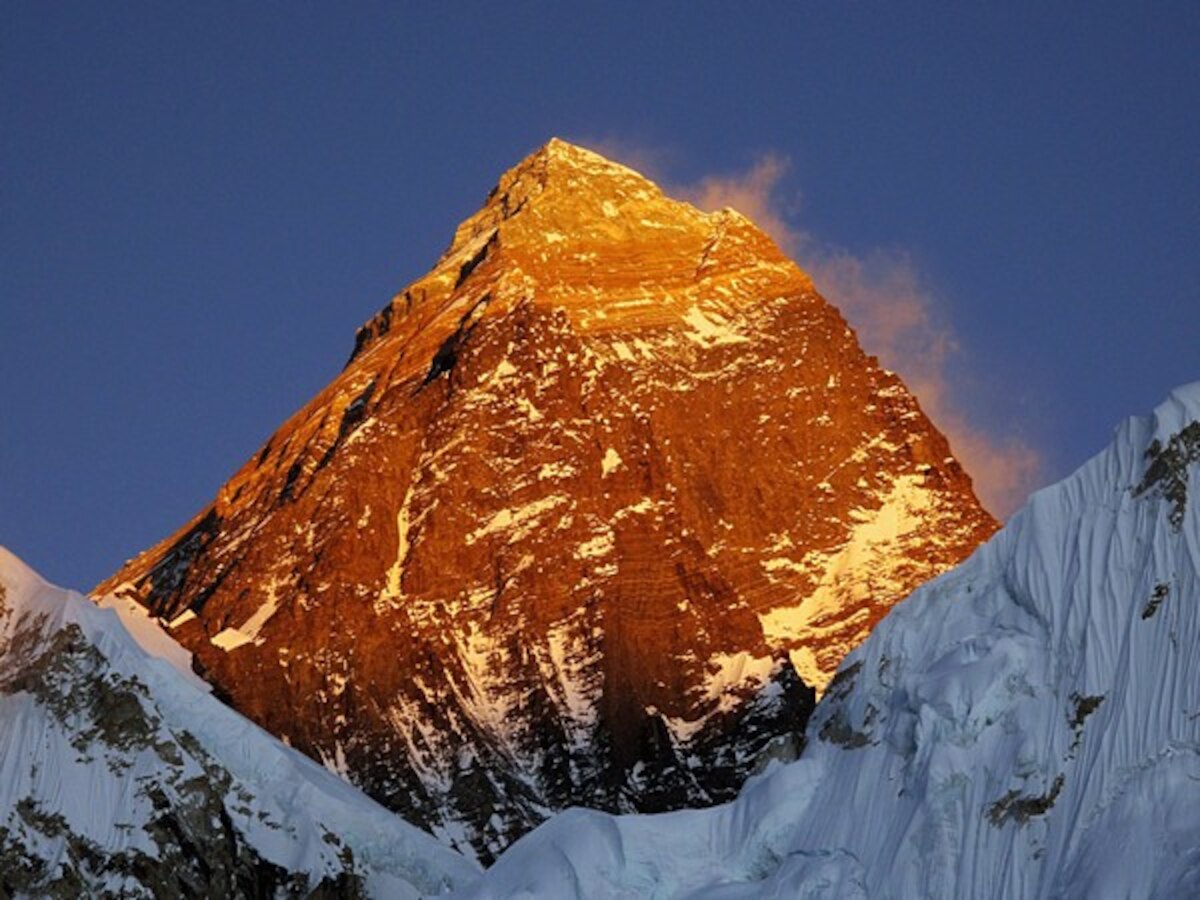 Mount Everestची उंची खरंच कमी झालीय?  title=