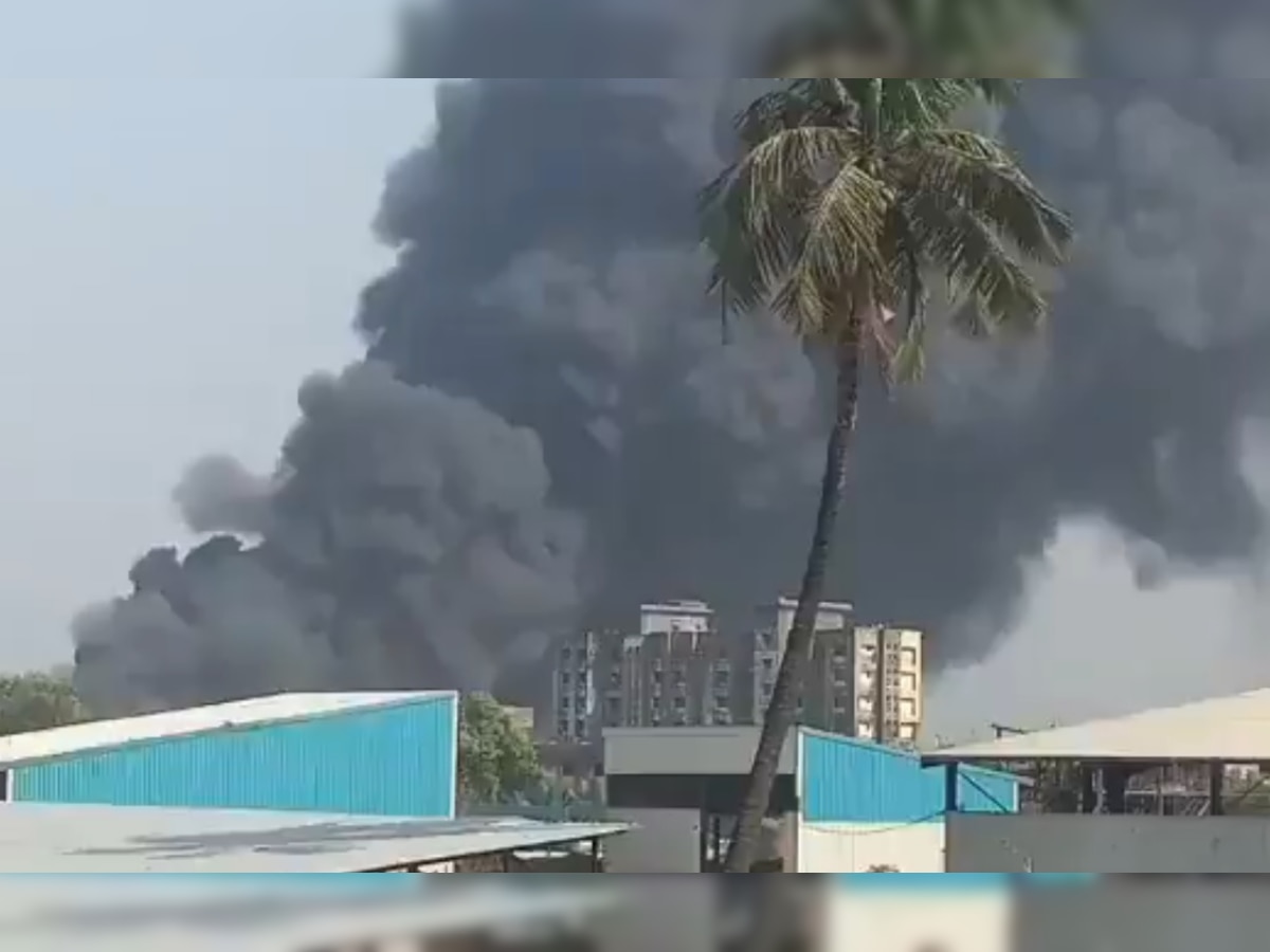 mankhurd fire: मानखुर्दमध्ये भंगाराच्या गोदामात आग, अग्निशमन दलाच्या 16 गाड्या घटनास्थळी title=