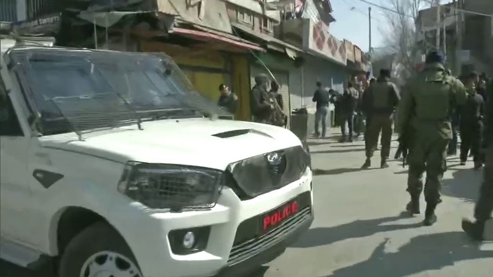 Terrorist Attack In Srinagar: दहशतवादà¥à¤¯à¤¾à¤à¤à¤¾ पà¥à¤²à¤¿à¤¸à¤¾à¤à¤µà¤° हलà¥à¤²à¤¾, दà¥à¤¨ पà¥à¤²à¥à¤¸ à¤à¤°à¥à¤®à¤à¤¾à¤°à¥ शहà¥à¤¦