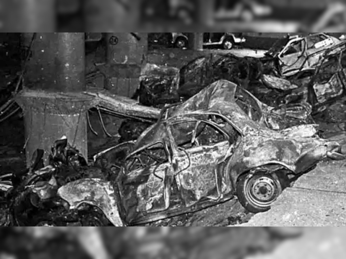 Mumbai Blast : मुंबई बॉम्बस्फोटाला 28 वर्ष : स्फोटात 250 लोकांचा मृत्यू, या दोघांनी लावली जीवाची बाजी   title=