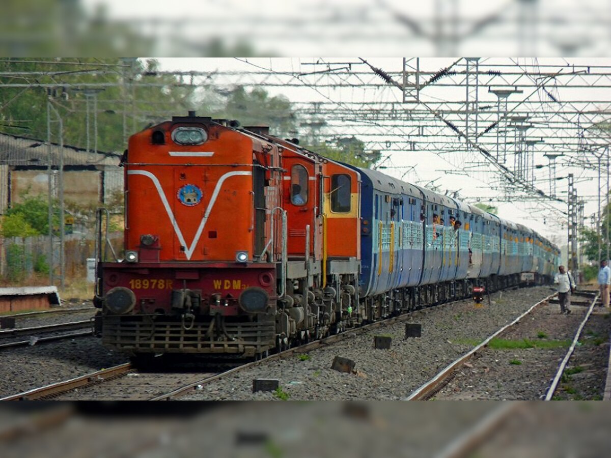 फक्त 8वी पाससाठी  Indian Railways मध्ये नोकरीची संधी title=